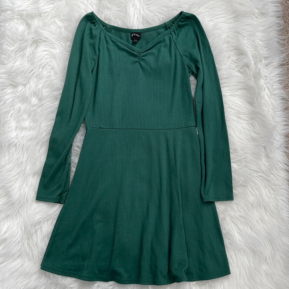 Girls Green M (7/8) long sleeved dress